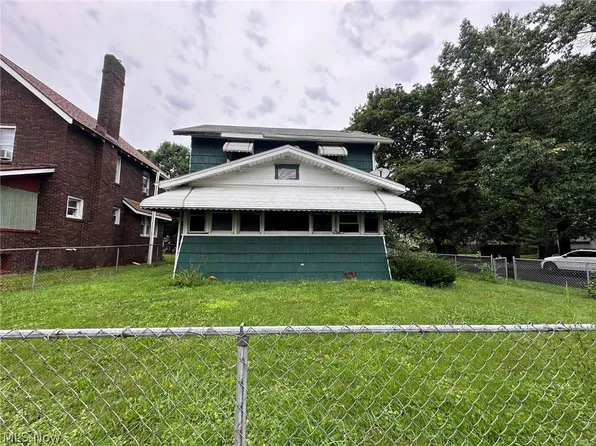 971 Lovers Ln, Akron, OH 44306