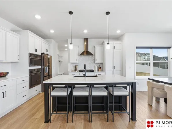 11908 S 110th St, Papillion, NE 68046