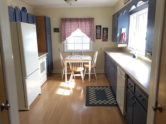 Bright eat in kitchen with laminate floors