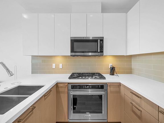 4th image of 7008 River Pkwy #603
