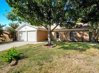 6051 Shadydale Ct, Watauga, TX 76148