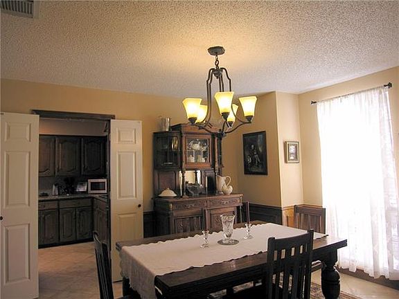 5th image of 301 Woodhollow Ct
