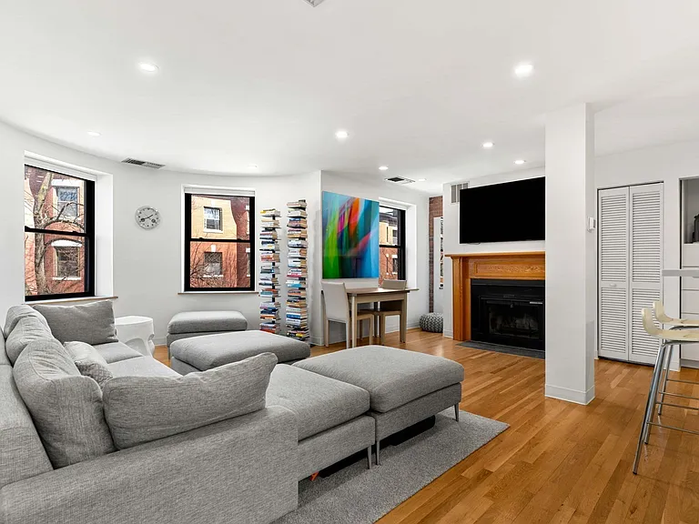 84 Gainsborough St — Photo 3