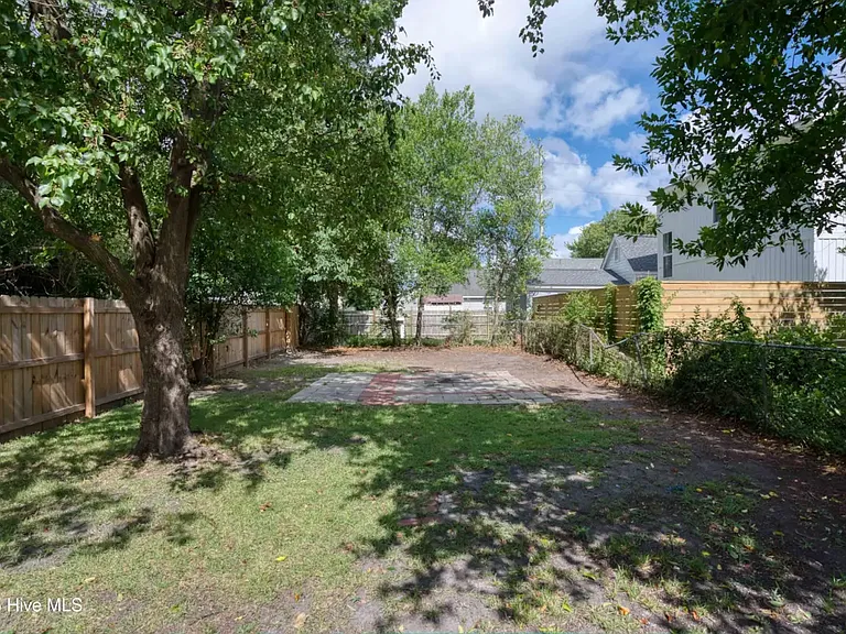 606 Anderson St — Photo 12