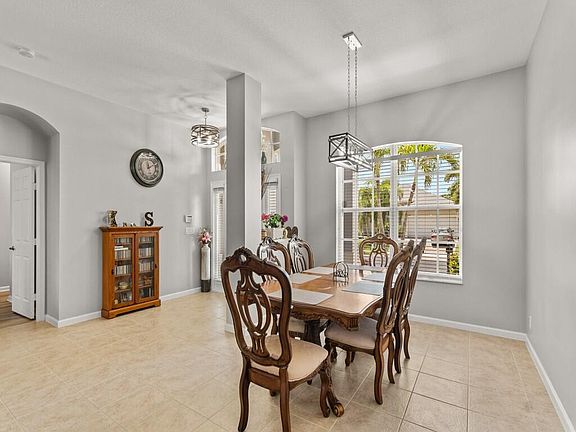 5th image of 605 Tangelo Circle SW