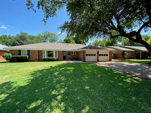 1st image of 2225 River Oaks Cir