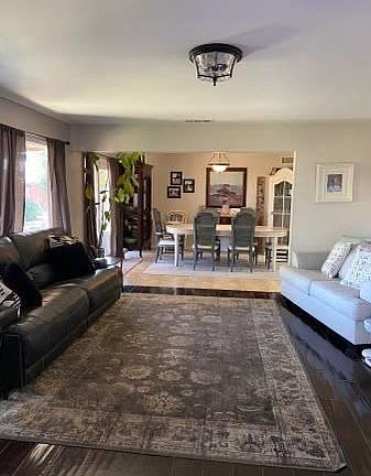 4th image of 3272 Fair Oaks Dr