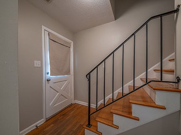 3rd image of 400 Davie Rd APT 68
