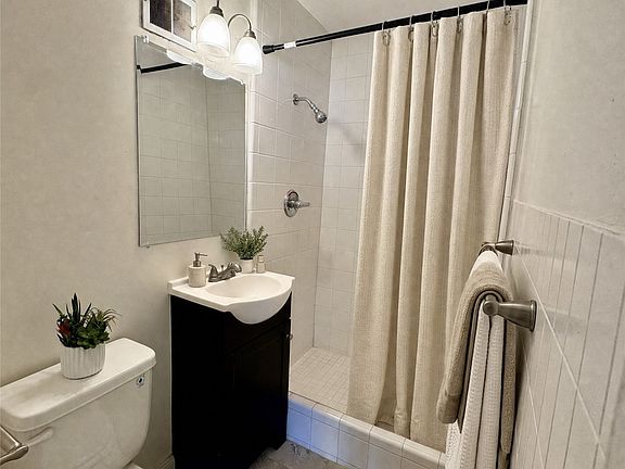 3rd image of 445 Kaiolu St APT 1201