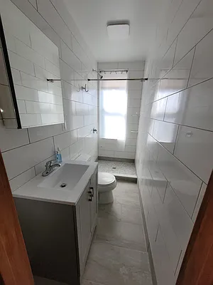 Rented by Halvatzis Realty | media 2