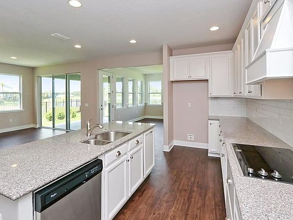 4th image of 14746 Caravan Ave