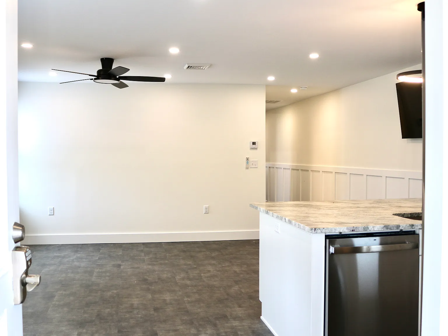 3 bed, 1300 sqft, $2,100 — Photo 2