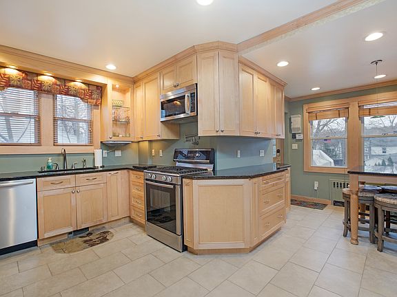 2nd image of 8 Orchard Dr