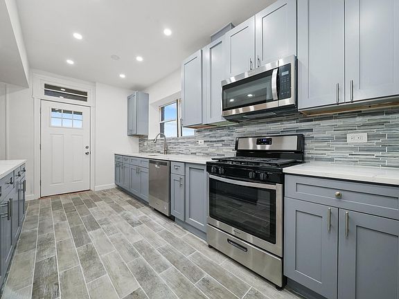 2nd image of 1529 W Thorndale Ave #3