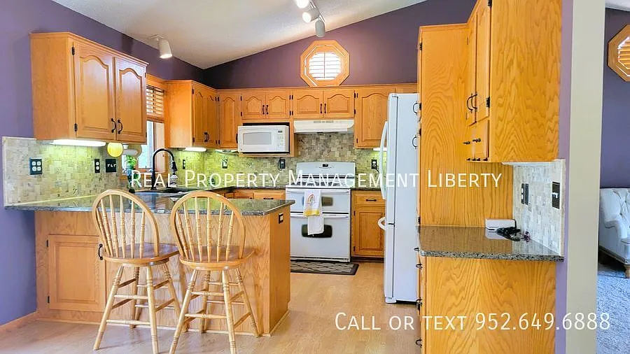Stunning 4-Bedroom Home on Greenway Ave Reserve Your Tour Today! — Photo 3