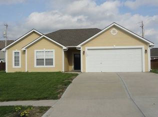 1309 S Bury St, Tonganoxie, KS 66086