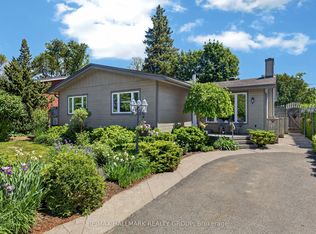 2128 Benjamin Ave, Ottawa, ON K2A 1P4