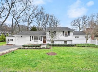 21 Middlebrook Dr, Fairfield, CT 06824