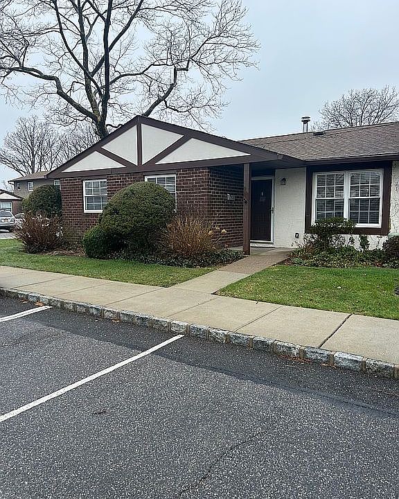 1st image of 70 Greenmeadow Ct
