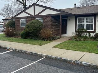 70 Greenmeadow Ct, Deer Park, NY