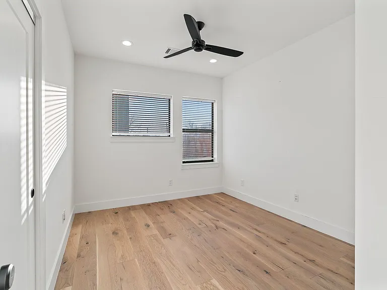 3802 Commerce St — Photo 40