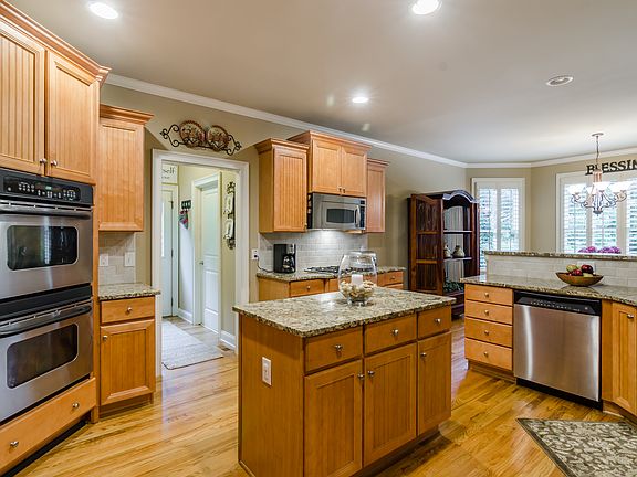 2nd image of 215 Meadow Creek Way