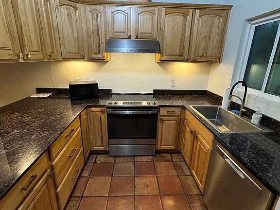 4th image of 1088 E Seneca St