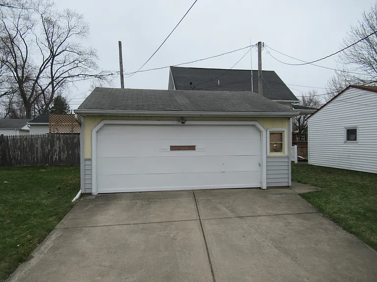 330 Paul St — Photo 3