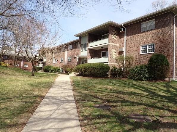 51 Jacqueline Rd, Waltham, MA