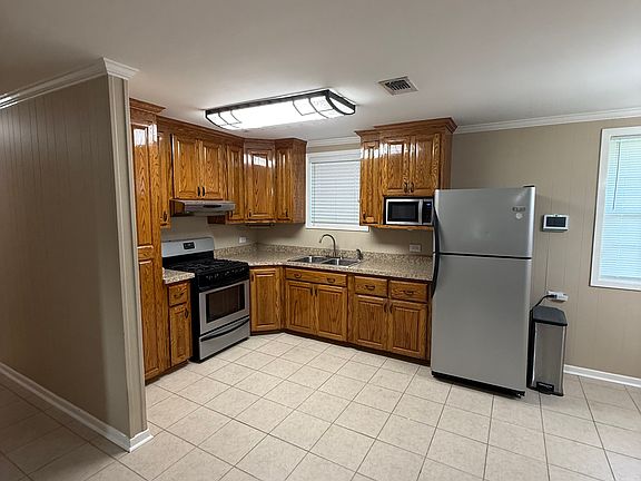 3rd image of 305 Julia St
