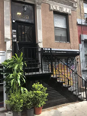 Rented by Sky Management | media 16