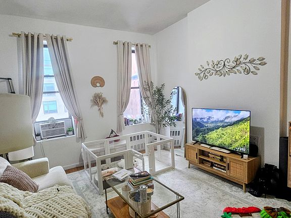 4th image of 1492 1st Ave APT 4N