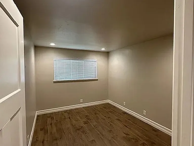 578 N Brown St — Photo 11