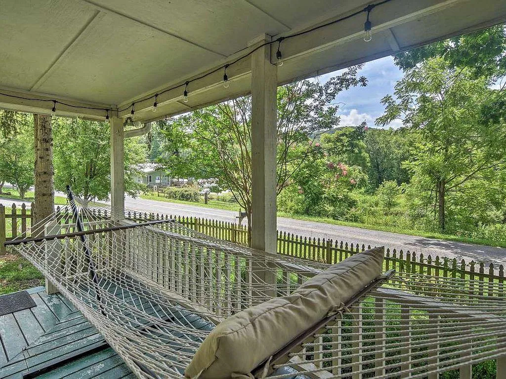 2 bed, 900 sqft, $1,875 — Photo 2