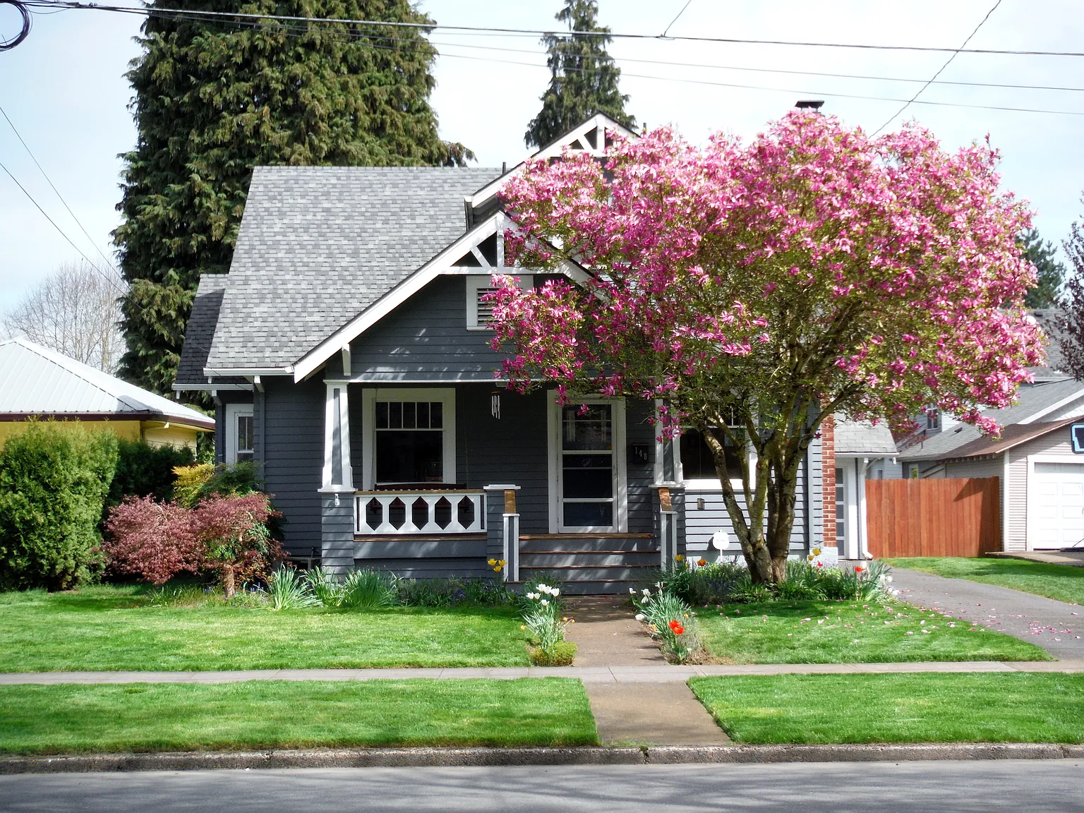 148 NE 6th Ave photo 1