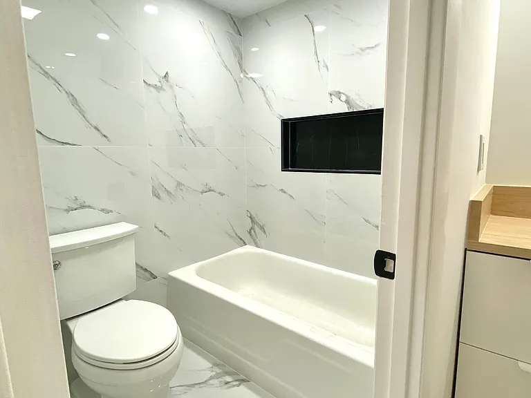 6061 N Falls Circle Dr #7 — Photo 8