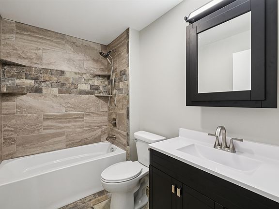 3rd image of 1000 Parkhill Dr