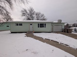 514 11th Ave NE, Minot, ND 58703