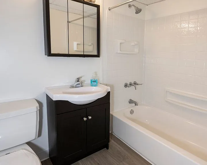 Creswood Apartments- Come home to Convenience! — Photo 42
