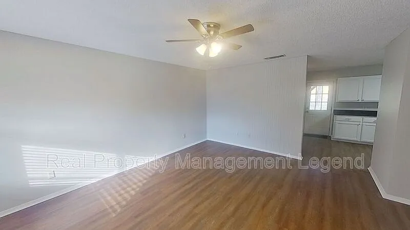 3 bed, 2.0 bath, 1428 sqft, $1,645 — Photo 4
