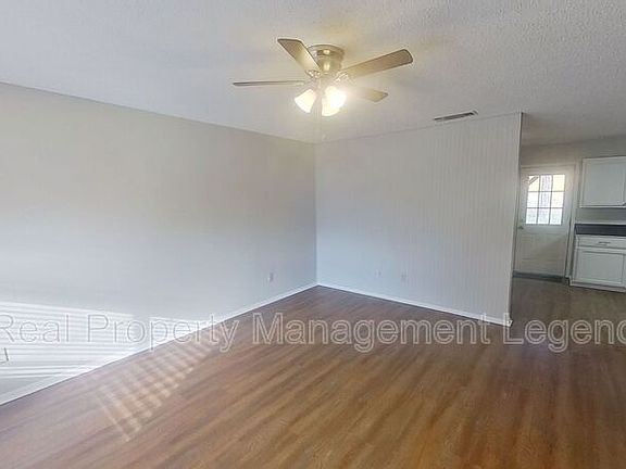 4th image of 701 S Valentine Dr