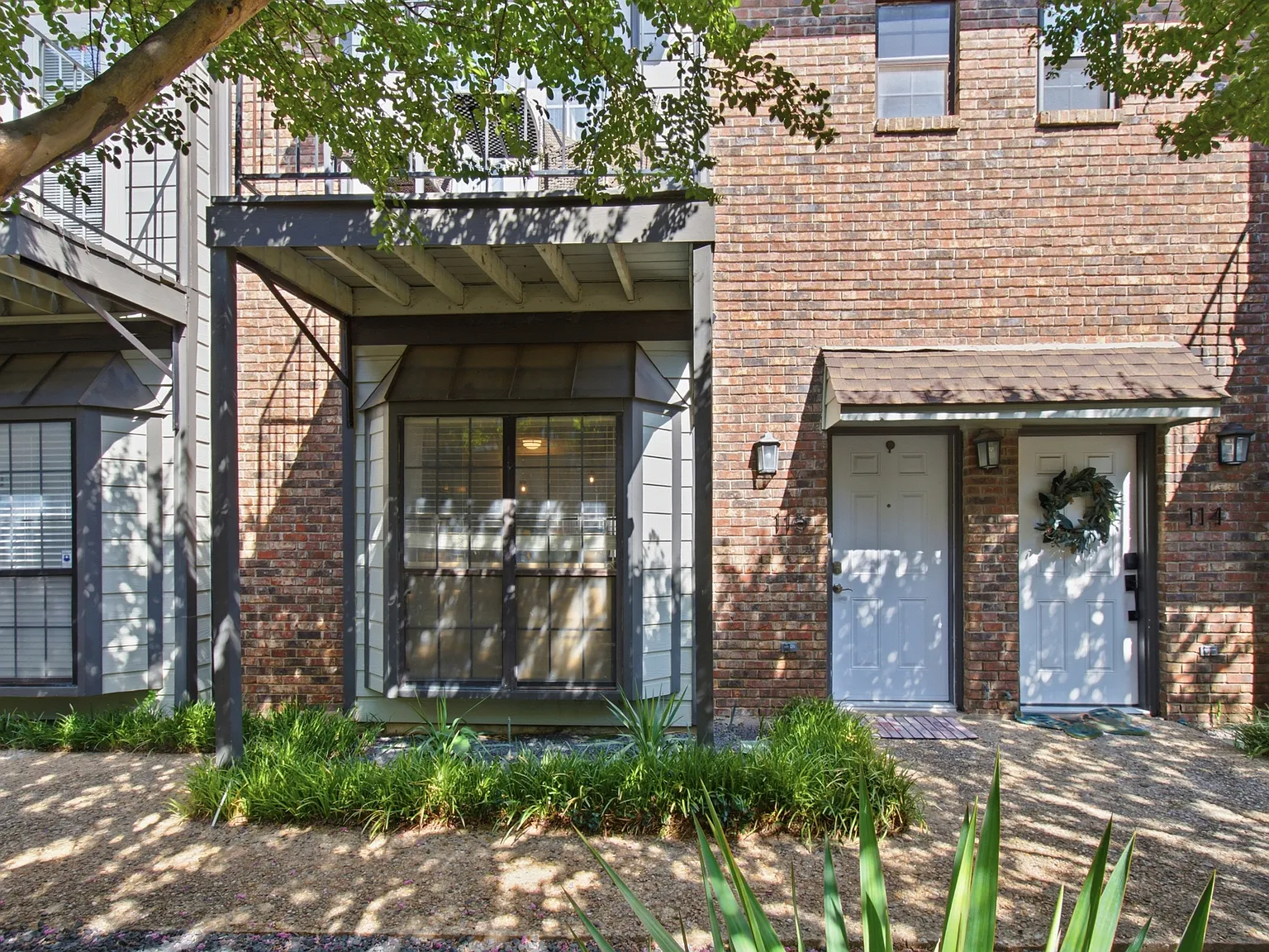 2 bed, 2.5 bath, 1101 sqft, $2,150 — Photo 1