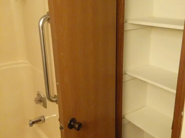 Wynnewood South Apartments, LLC, 1868 S Ingram Mill Rd #A02, Springfield, MO 65804