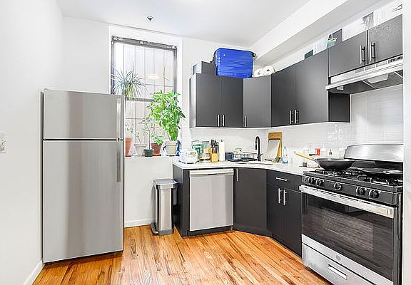 5th image of 694 Metropolitan Ave #109