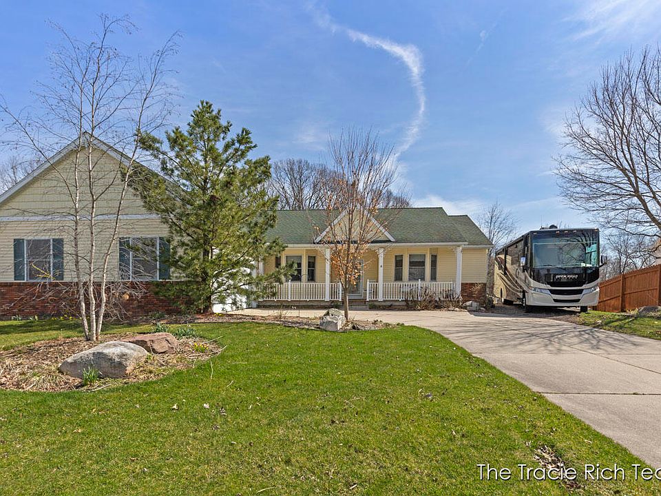 1st image of 138 Glencarin Dr NE
