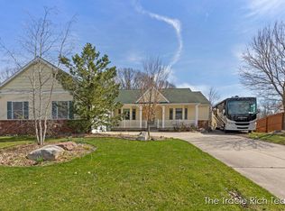 138 Glencarin Dr NE, Rockford, MI 49341