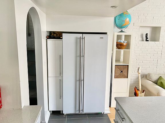 5th image of 31 W 94th St APT 2B