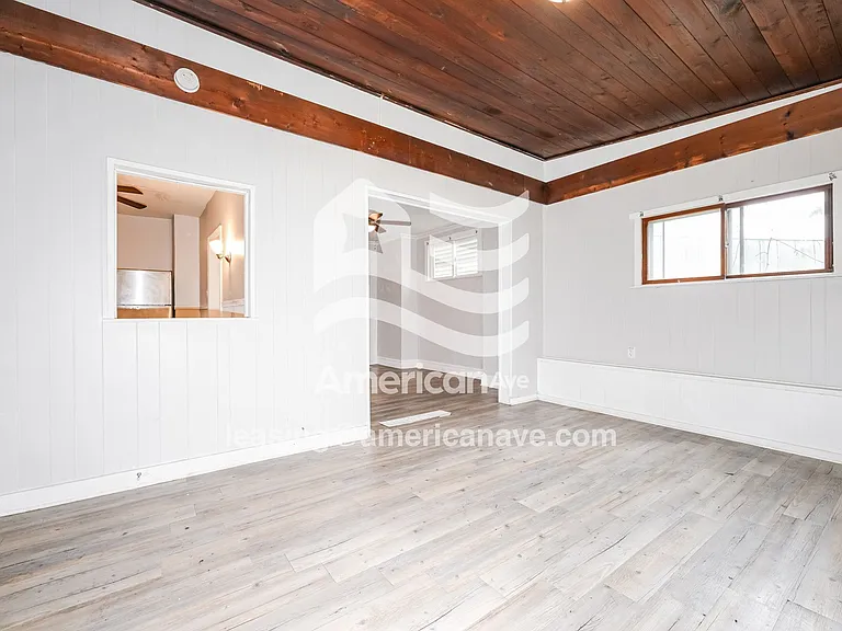 699681_006_family_room_7.jpg