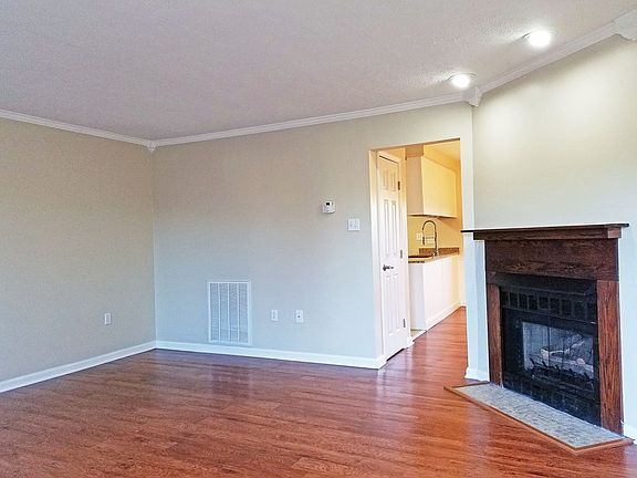 2nd image of 941 Maiden St APT 5