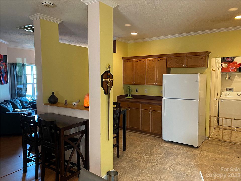 1st image of 60 Pinnacle Dr